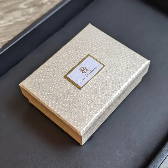 House of Harlow NEW IN BOX *Host Pick* Gold Shell Stud Earrings - Picture 3 of 3